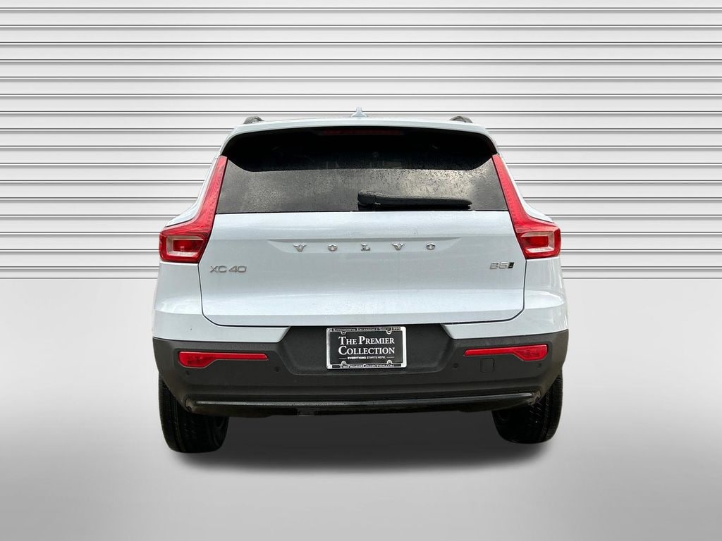 New 2026 Volvo XC40 B5 Plus SUV