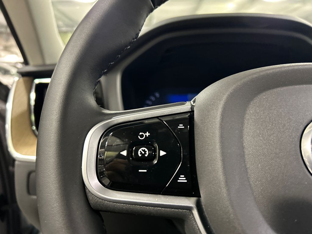 2026 Volvo XC60 Plus - Photo 13