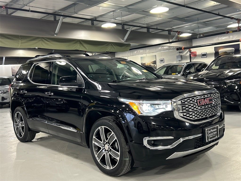 2019 GMC Acadia Denali's photo