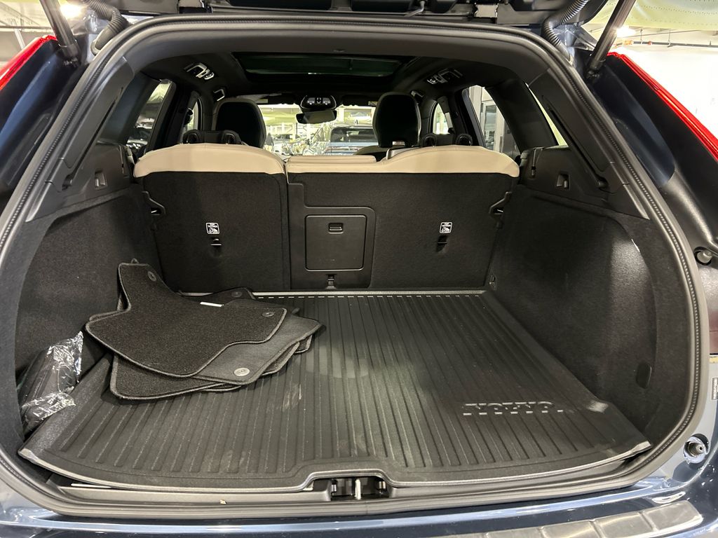 2026 Volvo XC60 Plus - Photo 25