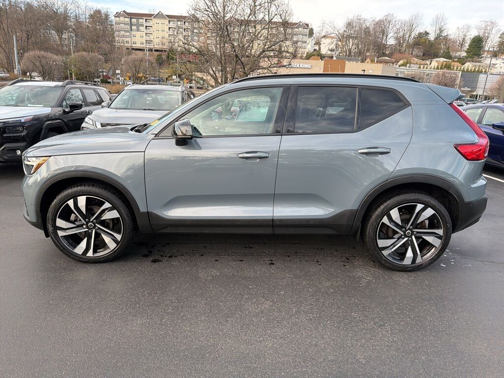 Used 2023 Volvo XC40 B5 AWD Plus Dark SUV