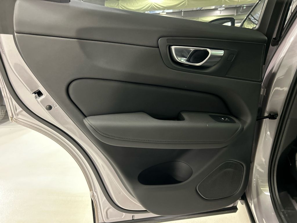 2026 Volvo XC60 Plus - Photo 21