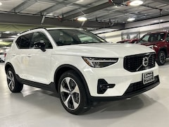 2023 Volvo XC40 B5 AWD Plus Dark SUV