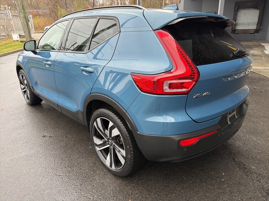 2023 Volvo XC40 AWD Ultimate photo 2