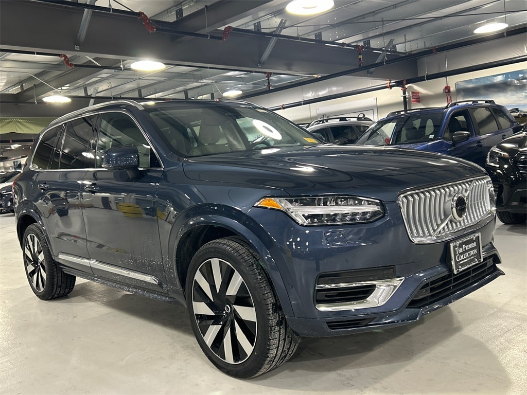 2024 Volvo XC90 Plus's photo