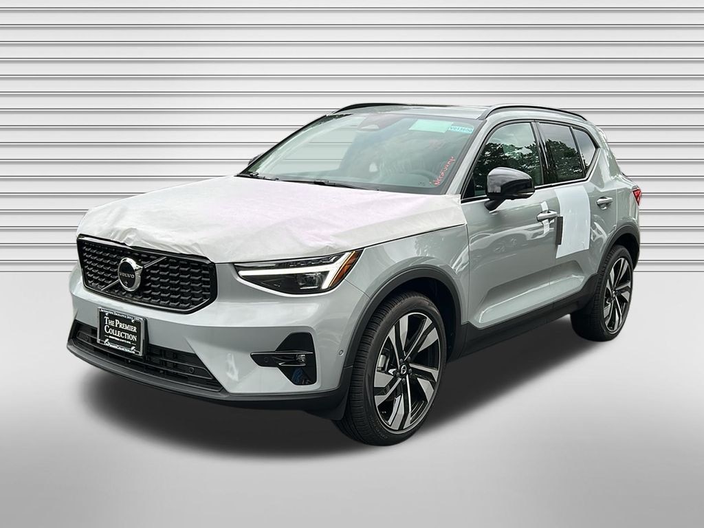 New 2026 Volvo XC40 B5 Plus SUV