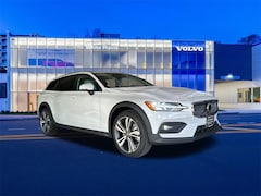 2026 Volvo V60 Cross Country B5 Plus Wagon