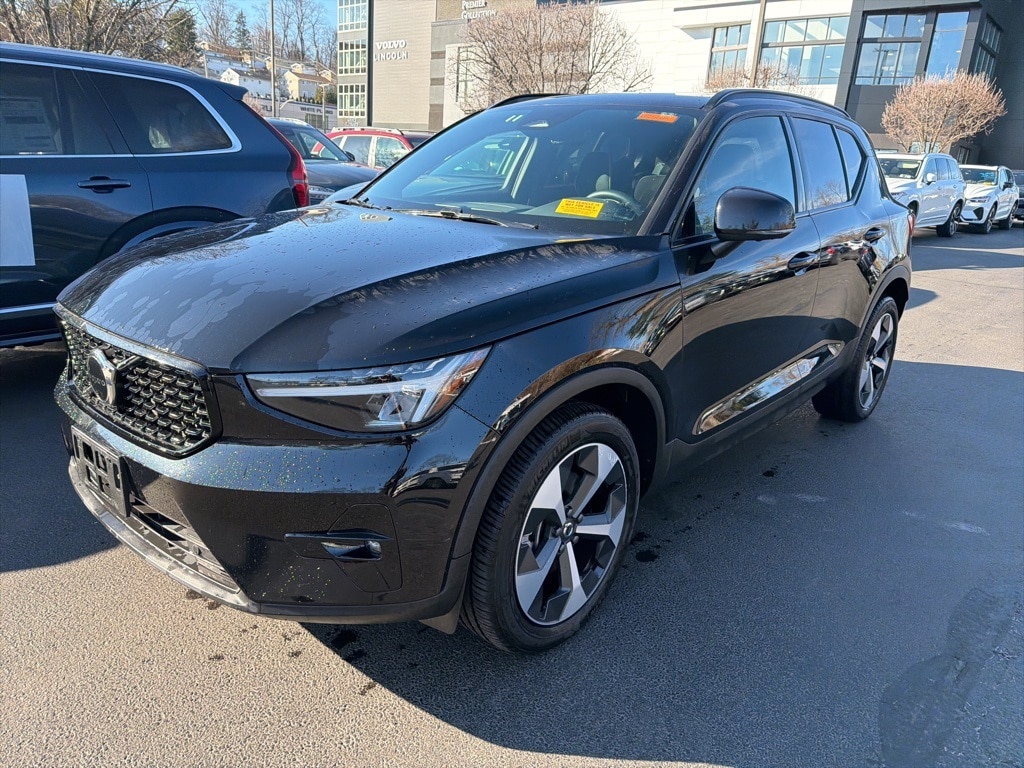 2025 Volvo XC40 Plus's photo