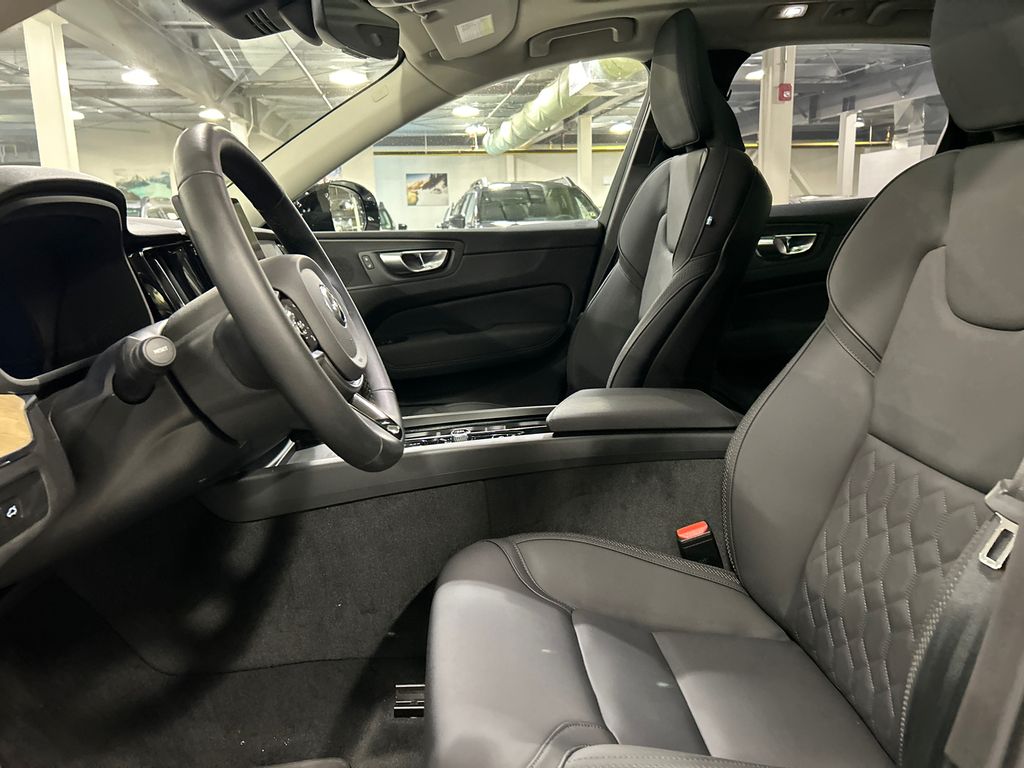 2026 Volvo XC60 Plus - Photo 10