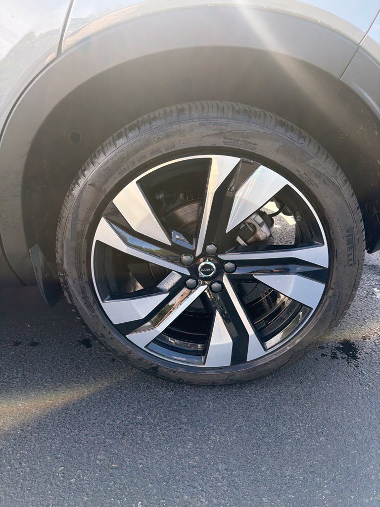 Certified 2024 Volvo XC40 B5 Plus Bright SUV