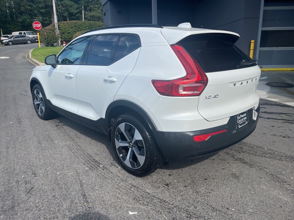2025 Volvo XC40 Plus photo 2