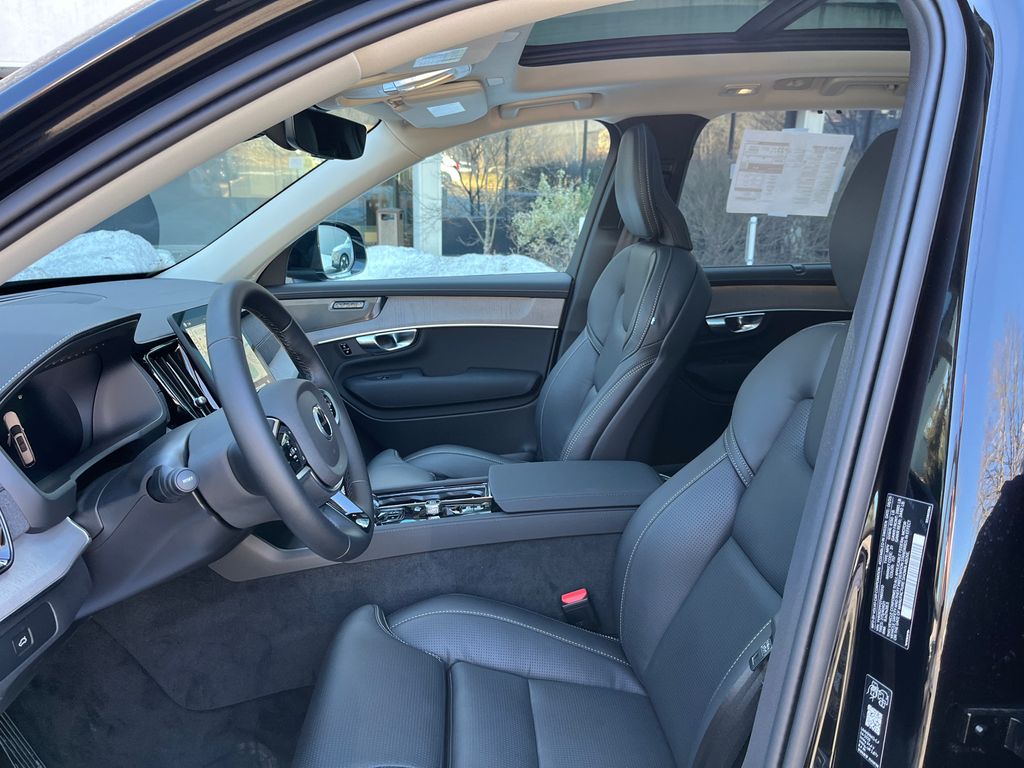2026 Volvo XC90 Ultra - Photo 10