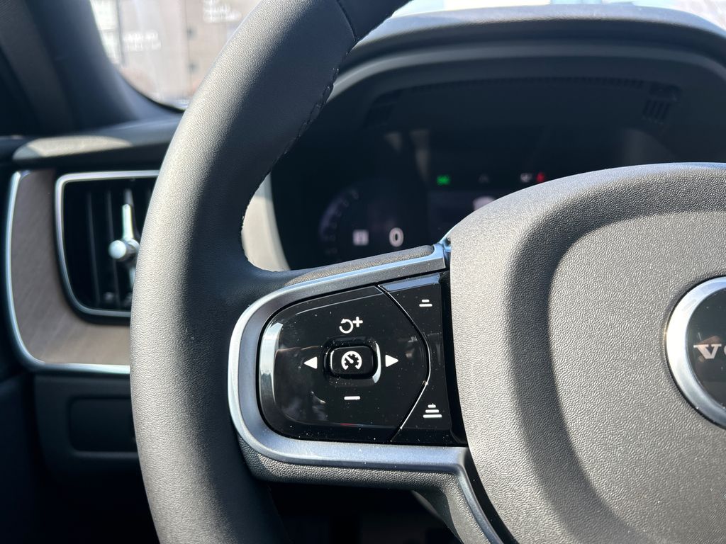 2026 Volvo XC60 Plus - Photo 13