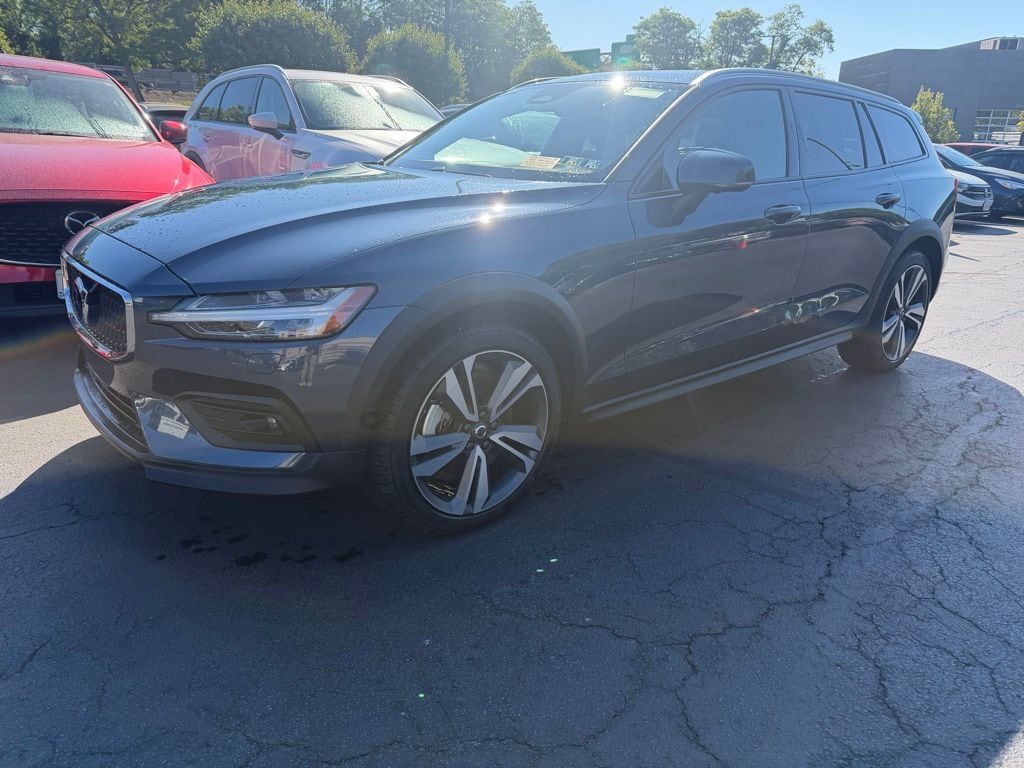 2025 Volvo V60 Cross Country B5 Plus AWD's photo