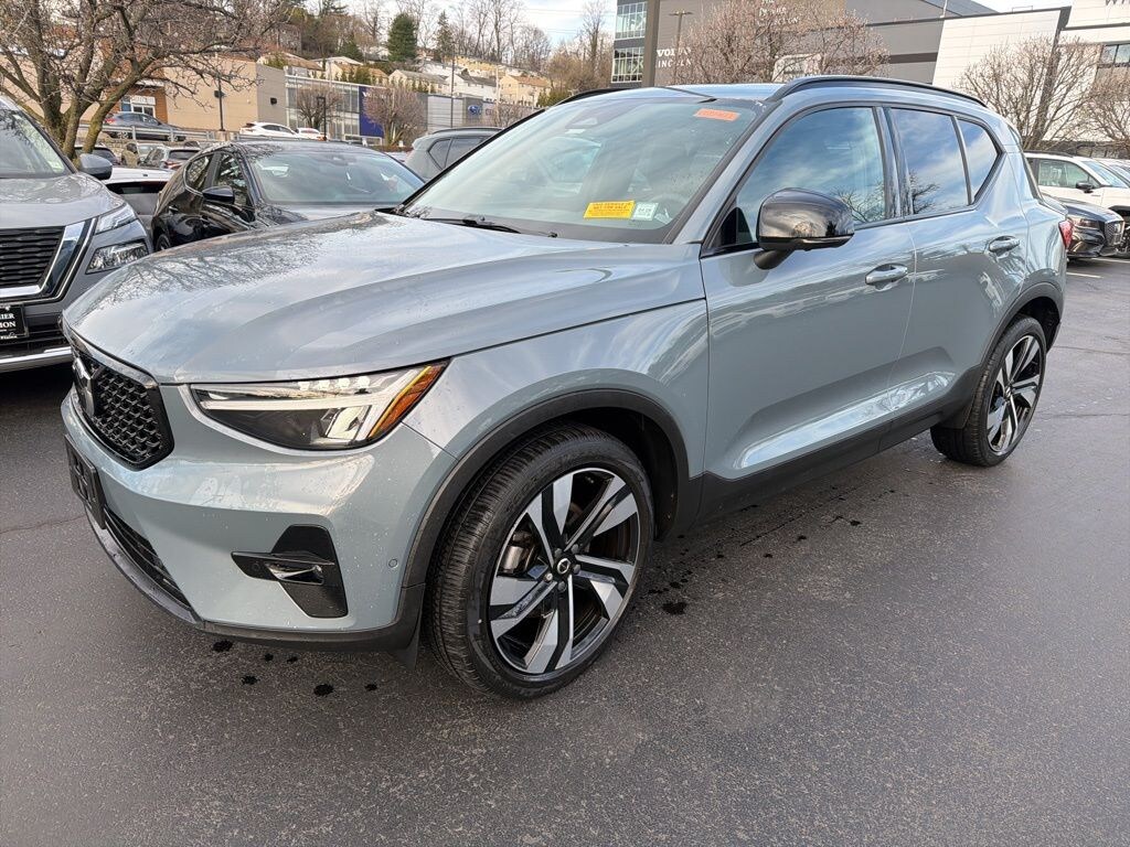 Used 2023 Volvo XC40 B5 AWD Plus Dark SUV