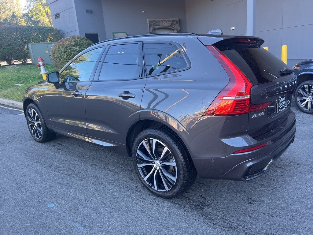 2025 Volvo XC60 B5 Plus photo 2