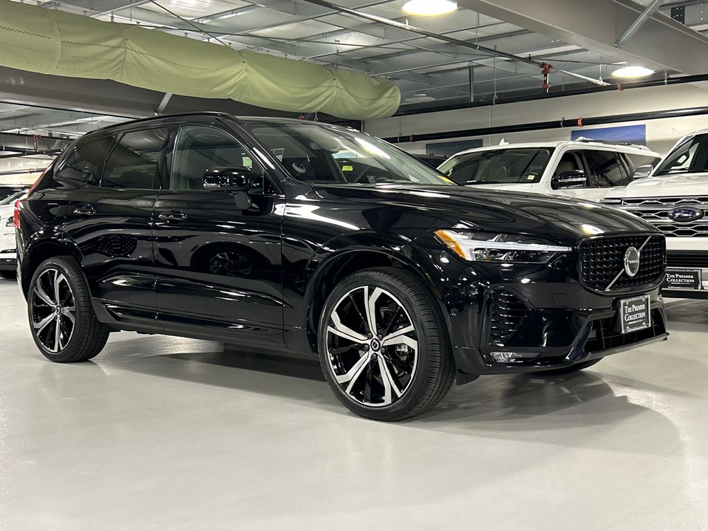 2024 Volvo XC60 B5 Ultimate Dark Theme AWD's photo
