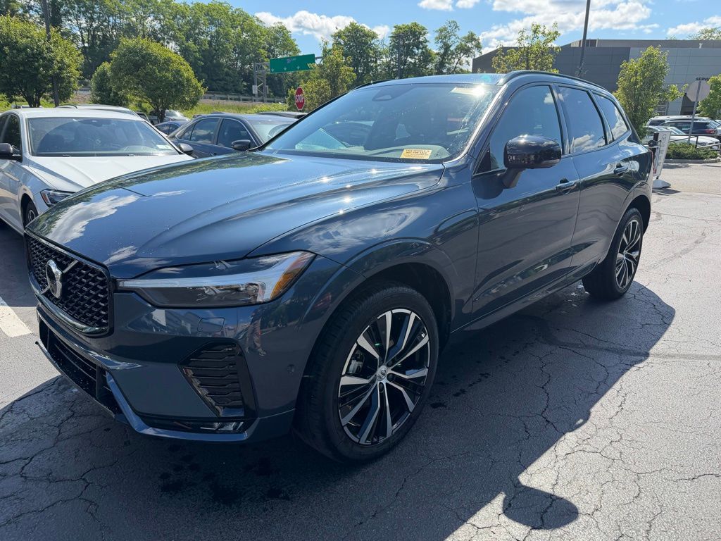 2025 Volvo XC60 B5 Plus Dark AWD's photo