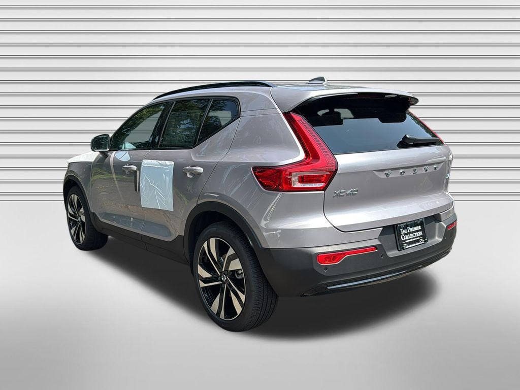 New 2026 Volvo XC40 B5 Ultra SUV