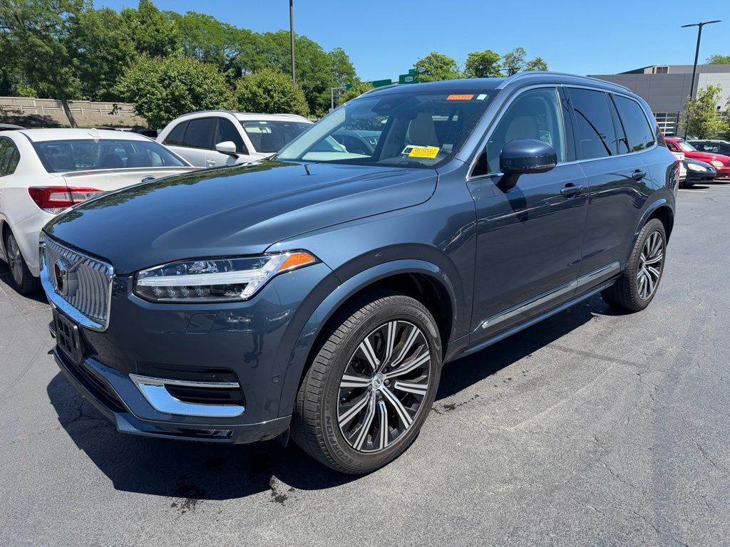 2024 Volvo XC90 B6 Plus 6-Seater Bright theme 4WD's photo