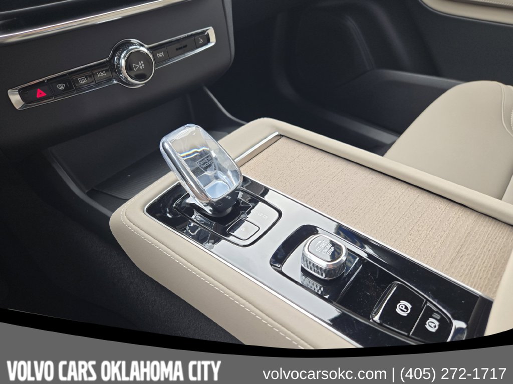2026 Volvo XC90 Plus - Photo 16