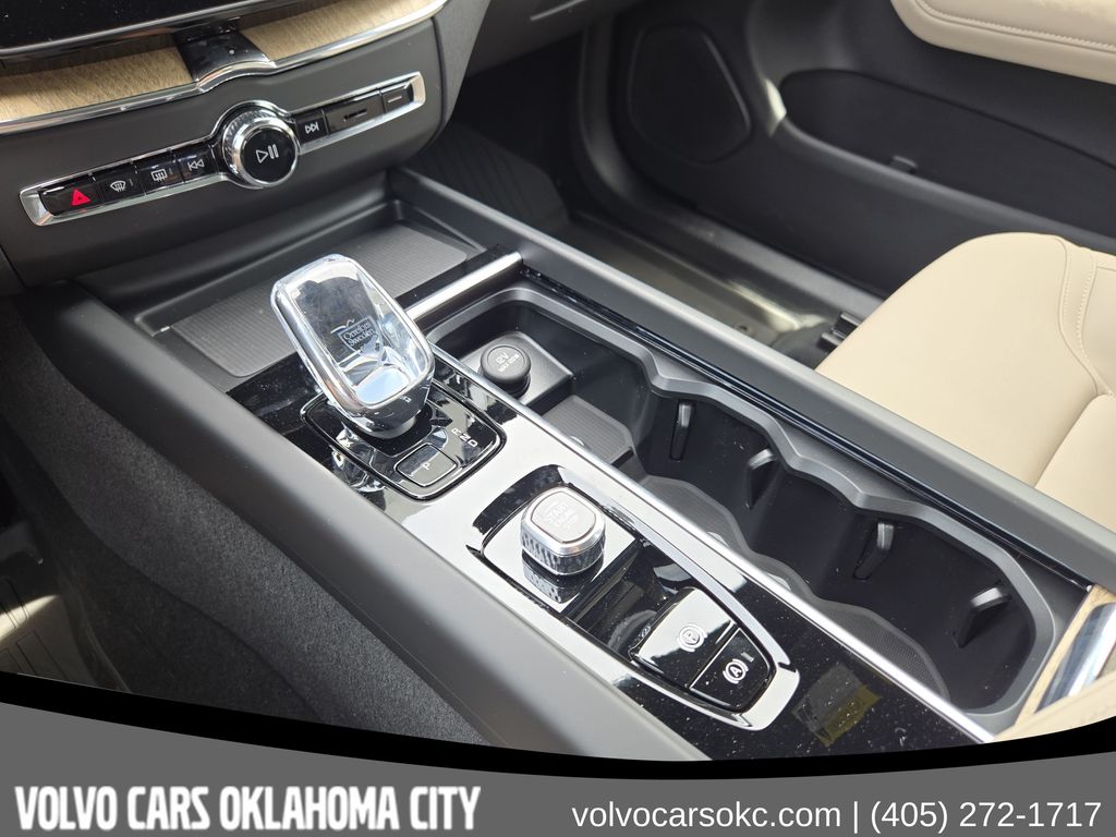 2026 Volvo XC60 Plus - Photo 21