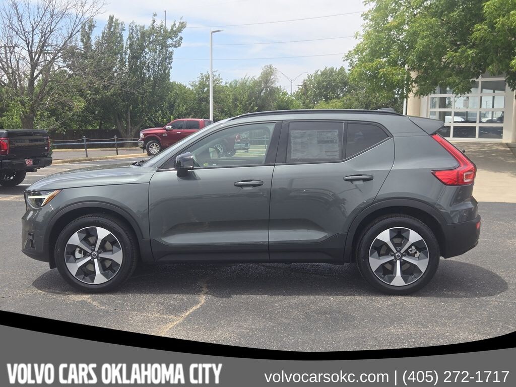 New 2026 Volvo XC40 B5 Plus SUV