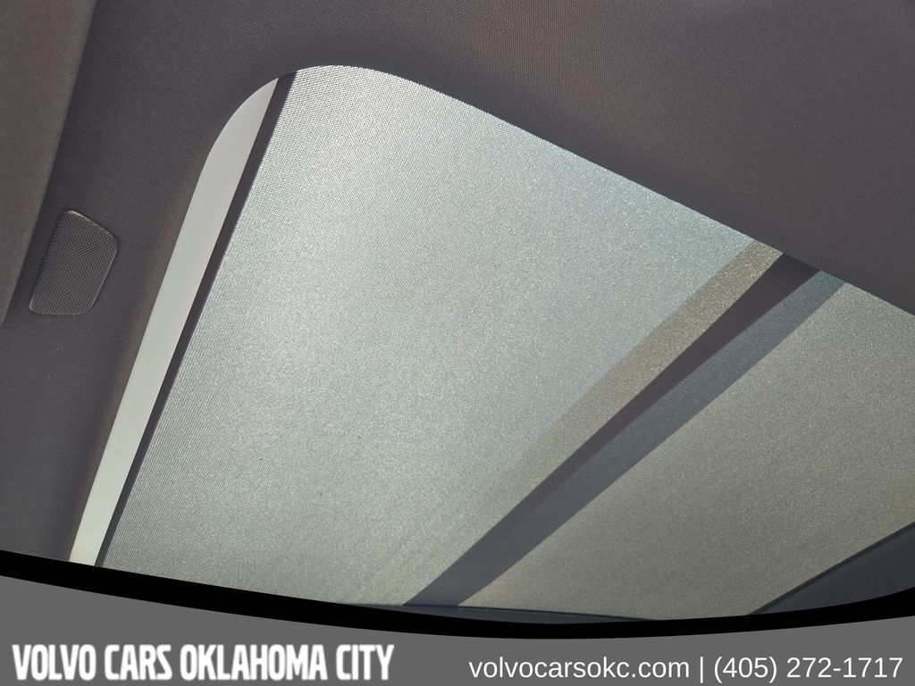 2026 Volvo XC90 Plus - Photo 20