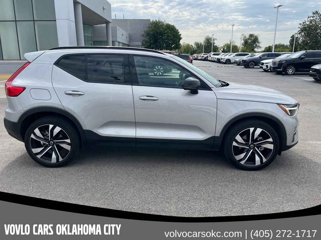 Certified 2024 Volvo XC40 B5 Plus Dark Theme SUV
