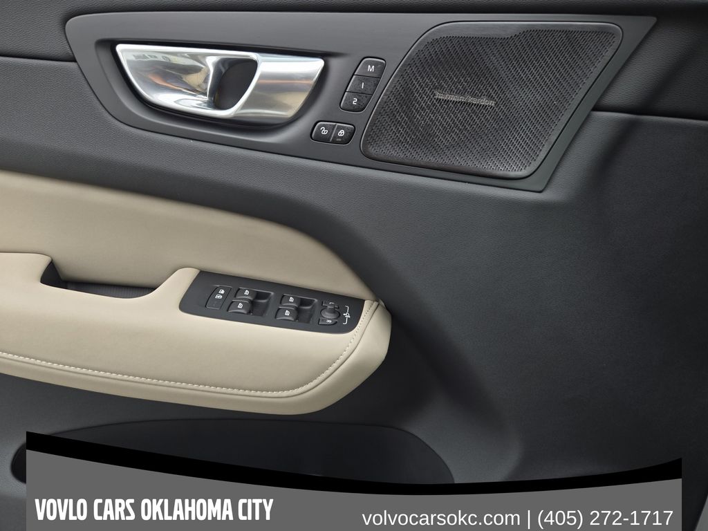 2026 Volvo XC60 Plus - Photo 18