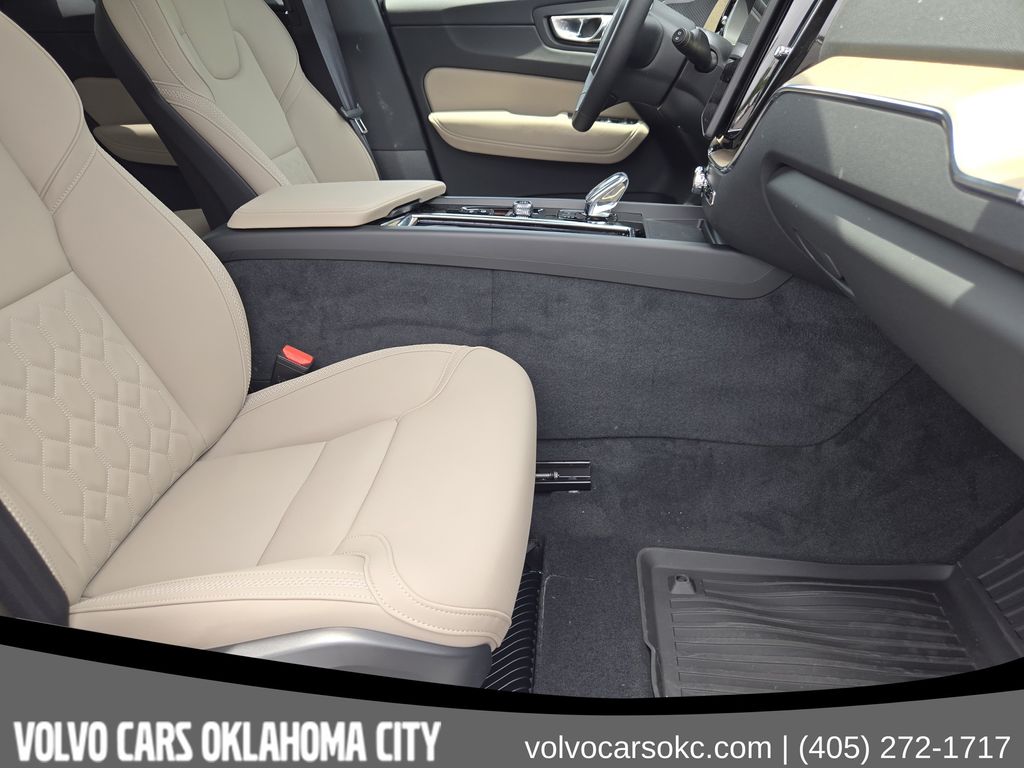 2026 Volvo XC60 Plus - Photo 15
