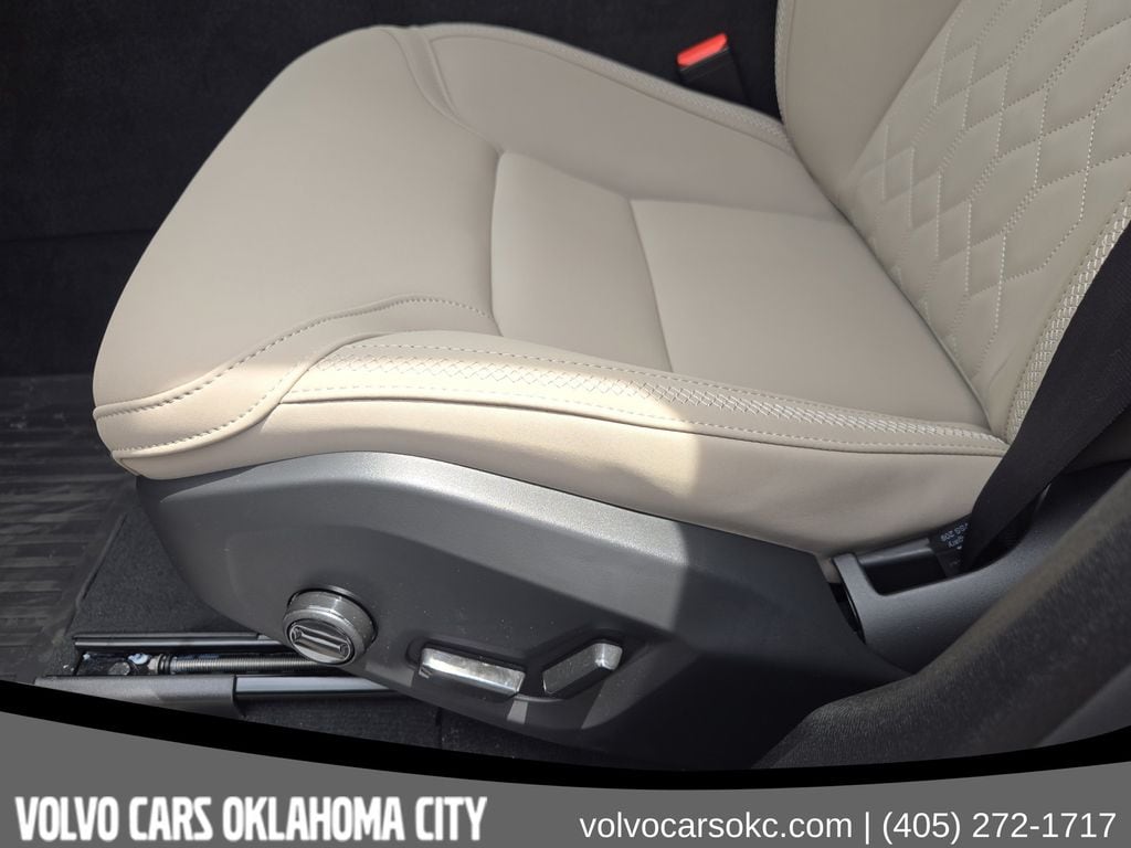 2026 Volvo XC60 Plus - Photo 25
