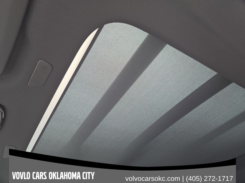 2026 Volvo XC60 Plus - Photo 20