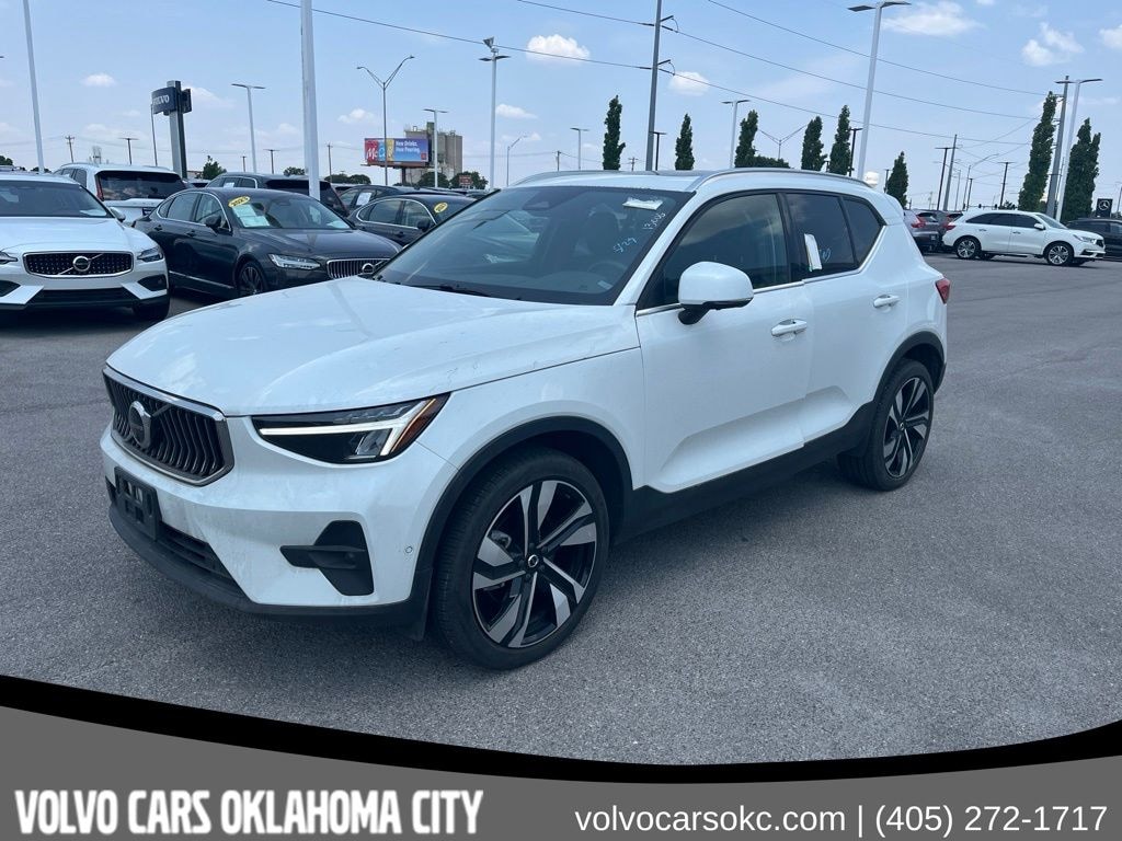 Certified 2025 Volvo XC40 B5 Plus Bright Theme SUV