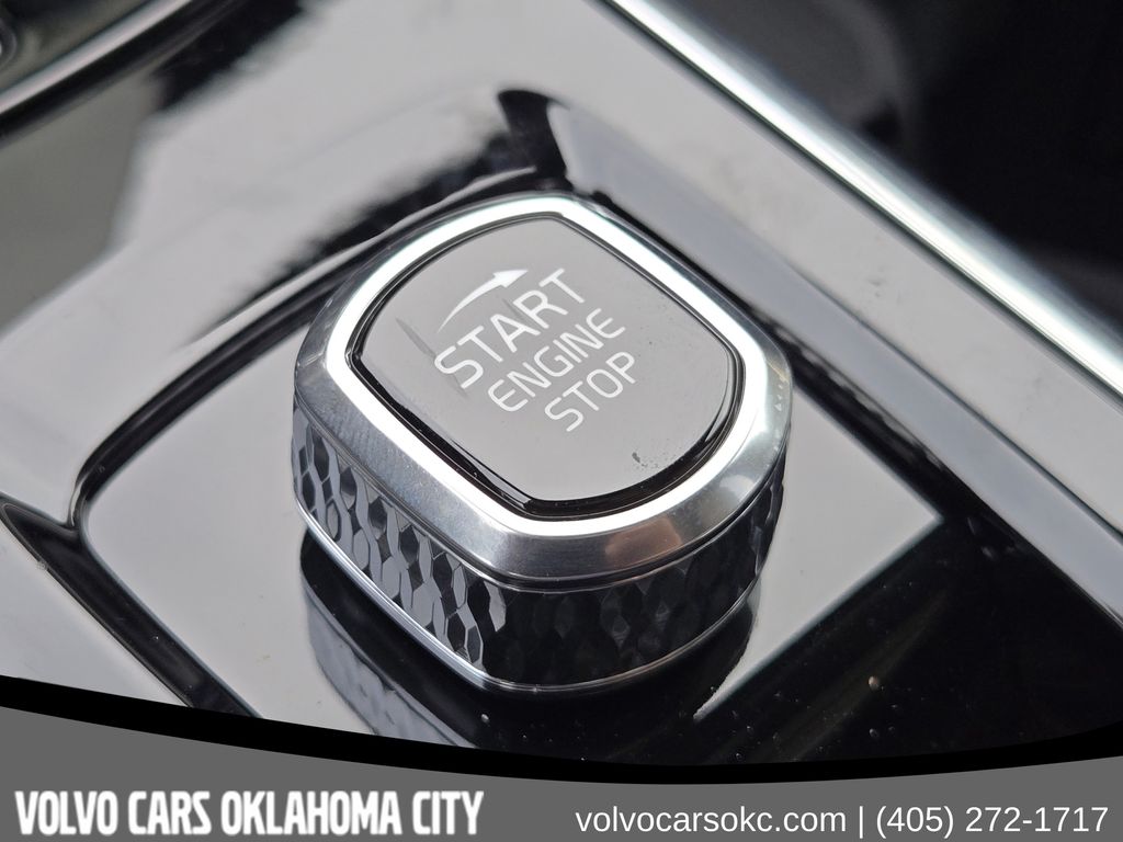2026 Volvo XC60 Plus - Photo 22