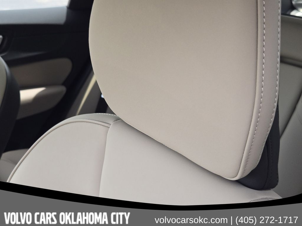 2026 Volvo XC60 Plus - Photo 16