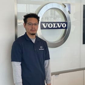 Staff member Kenneth Flores from ID_6401ac