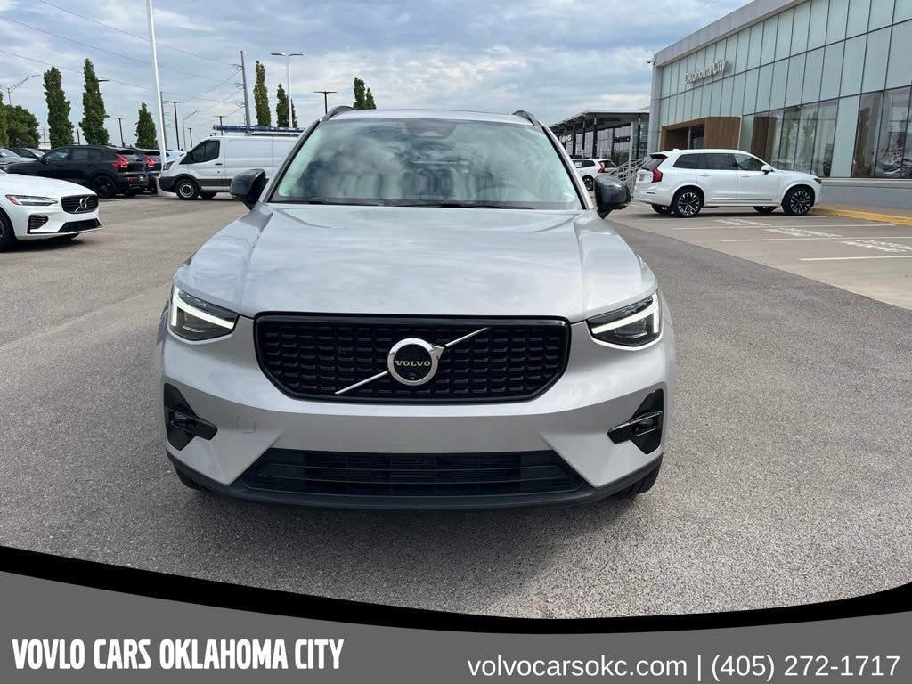 Certified 2024 Volvo XC40 B5 Plus Dark Theme SUV