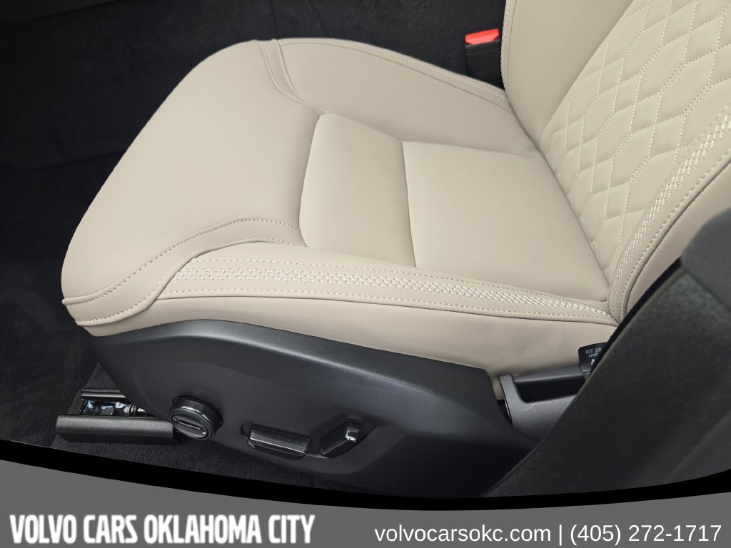 2026 Volvo XC90 Plus - Photo 18