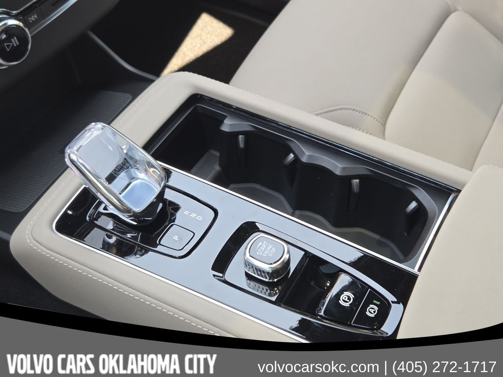2026 Volvo XC90 Plus - Photo 17