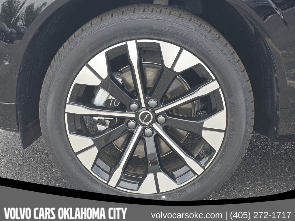 2026 Volvo XC60 Plus - Photo 13