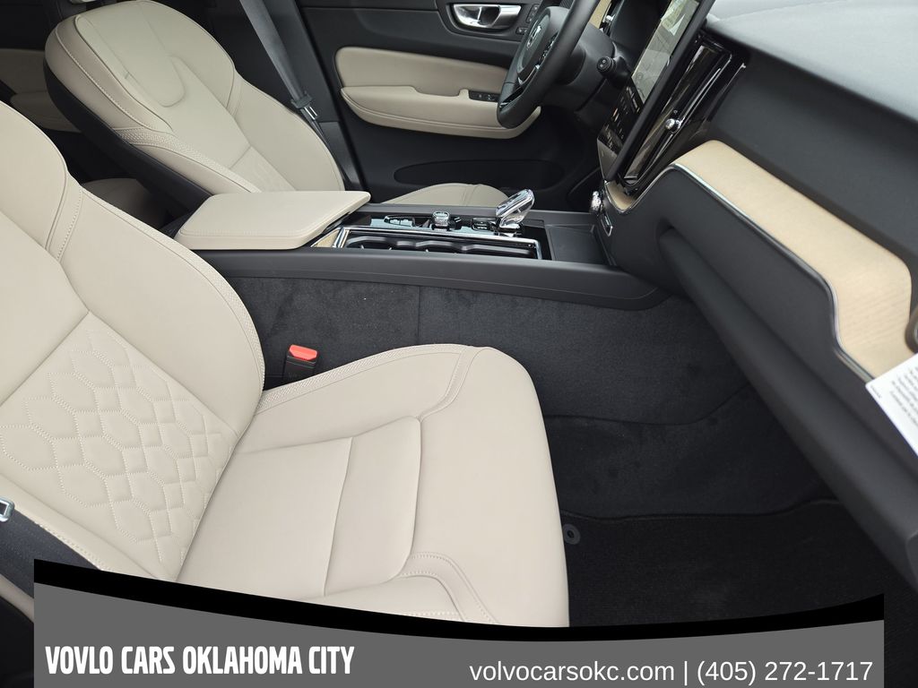 2026 Volvo XC60 Plus - Photo 12