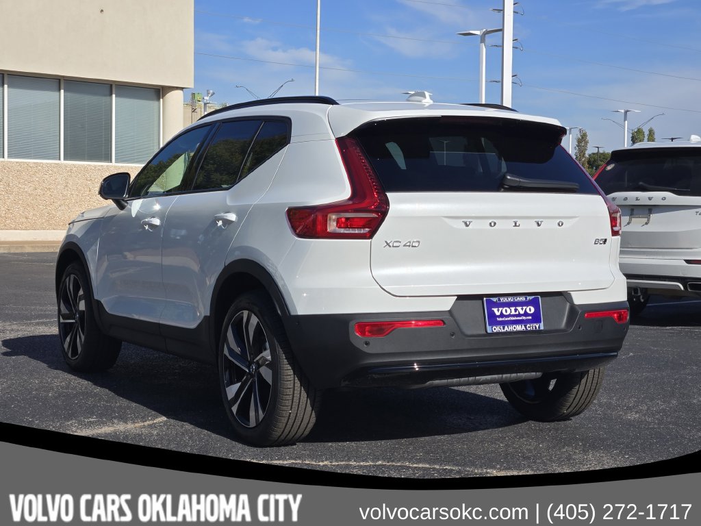 New 2026 Volvo XC40 B5 Ultra SUV