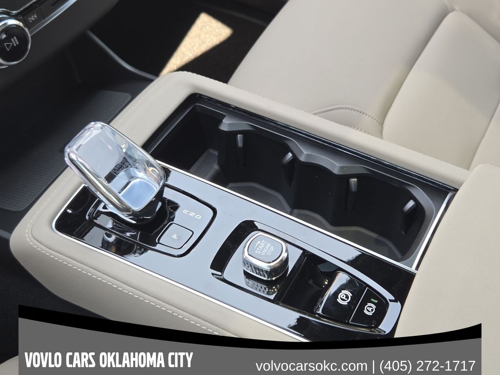 2026 Volvo XC90 Plus - Photo 17