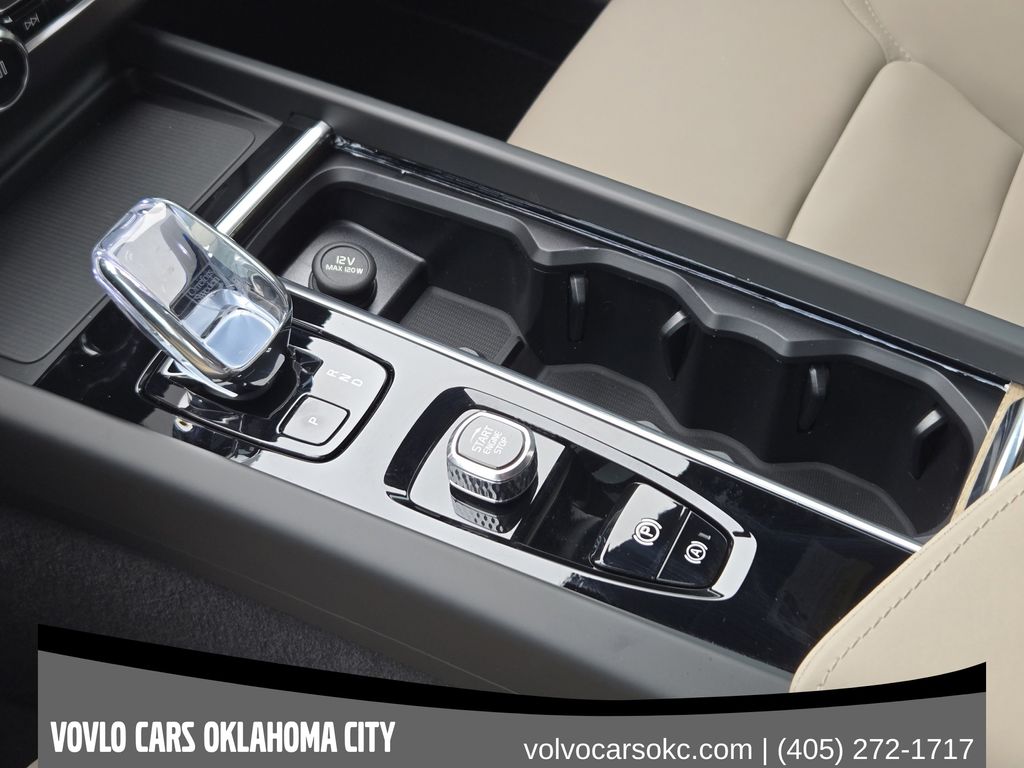 2026 Volvo XC60 Plus - Photo 17