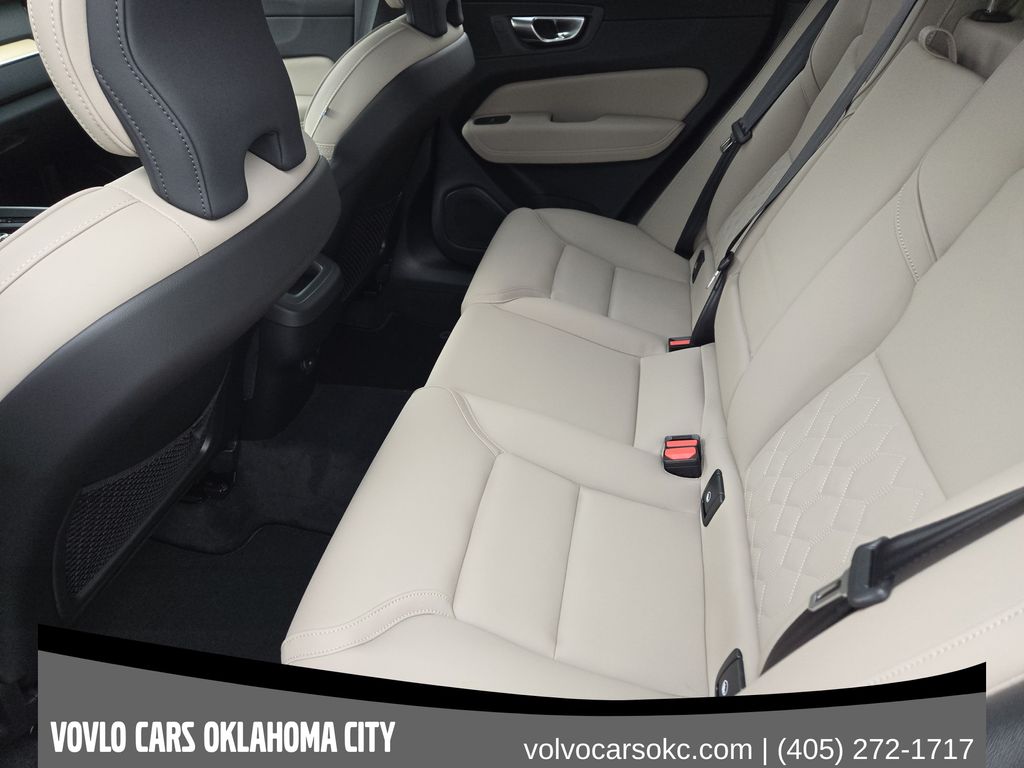 2026 Volvo XC60 Plus - Photo 25
