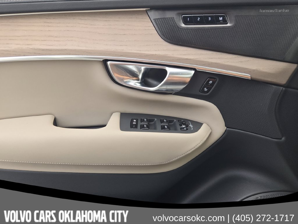 2026 Volvo XC90 Plus - Photo 17