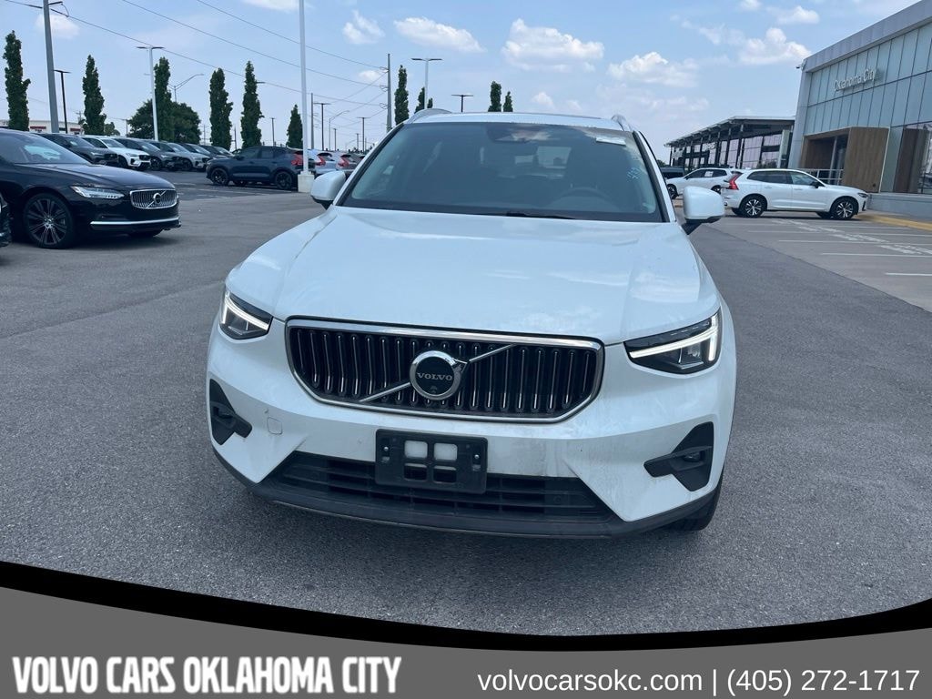 Certified 2025 Volvo XC40 B5 Plus Bright Theme SUV