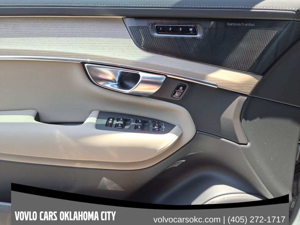 2026 Volvo XC90 Plus - Photo 18