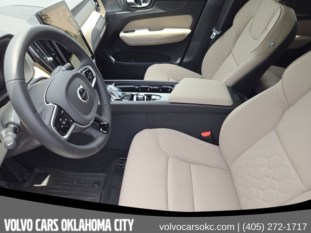 2026 Volvo XC60 Plus - Photo 14